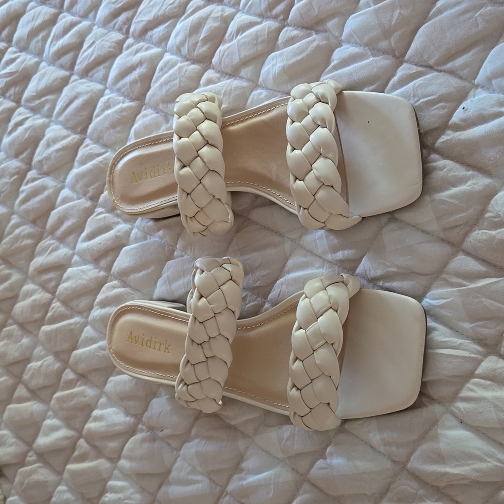 Women's Low heel Braided Cream colored Slip on Sandal Size 8.5